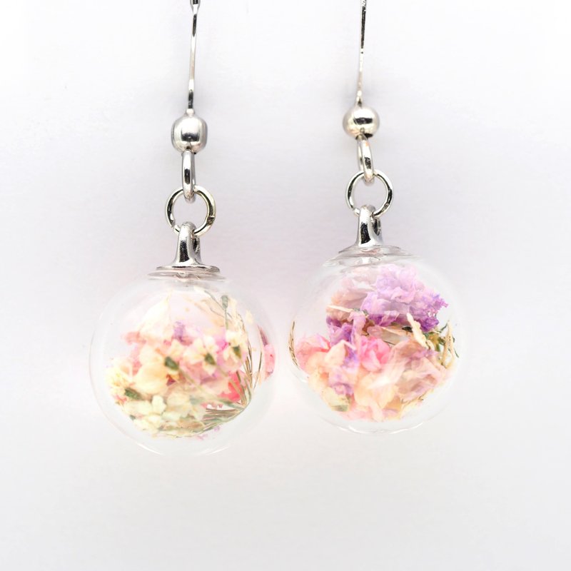 爱家作- OMYWAY 干花永生花玻璃球耳针耳环耳勾垂挂耳夹 1.2cm - 耳环/耳夹 - 玻璃 