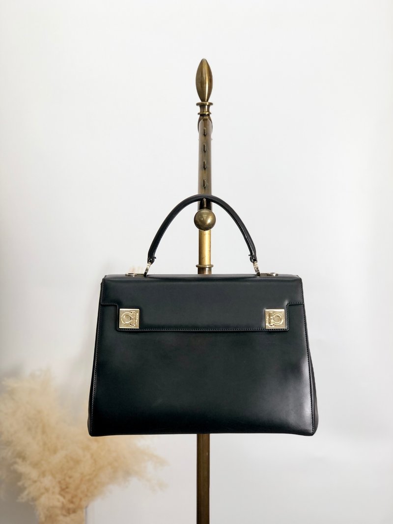 [日本直送，品牌二手包] Salvatore Ferragamo 单肩包，黑Gancini 皮革，2way 复古 3t5hxt - 侧背包/斜挎包 - 真皮 黑色