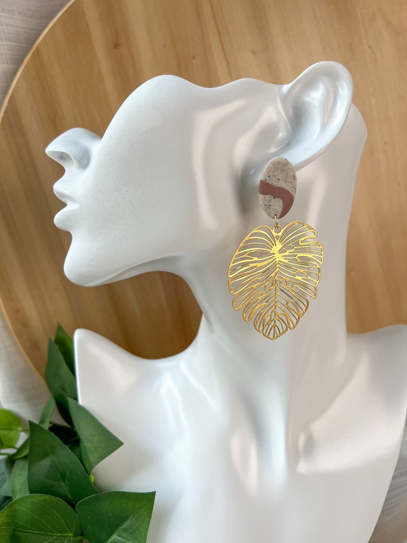 • 手工软陶耳环 • 灰沙线条叶片 (可改耳夹) - 耳环/耳夹 - 陶 咖啡色