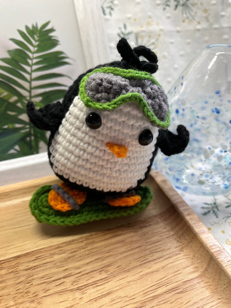 钩织滑雪企鹅匙扣 - 吊饰 - 棉．麻 黑色