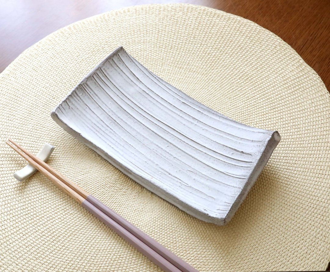 特价 / 黑色花岗岩粘土和白色哑光釉板中号 - 盘子/餐盘/盘架 - 陶 白色