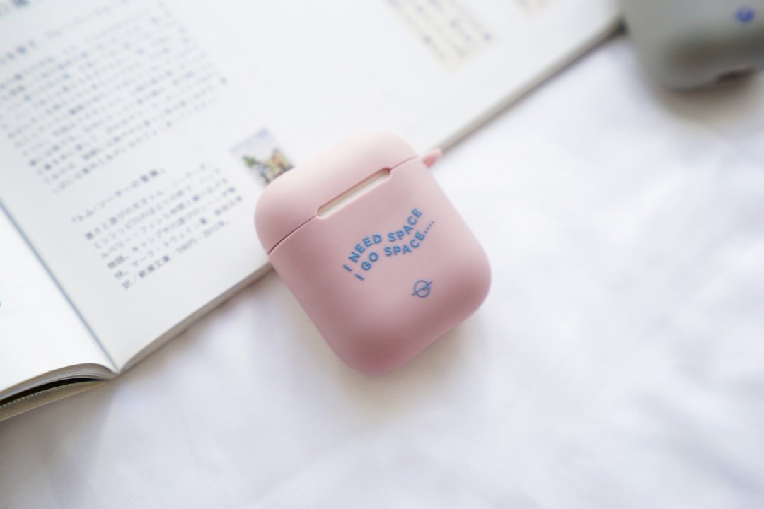 I need space I go space Airpods保护套 豆沙粉红色 - 耳机 - 塑料 粉红色