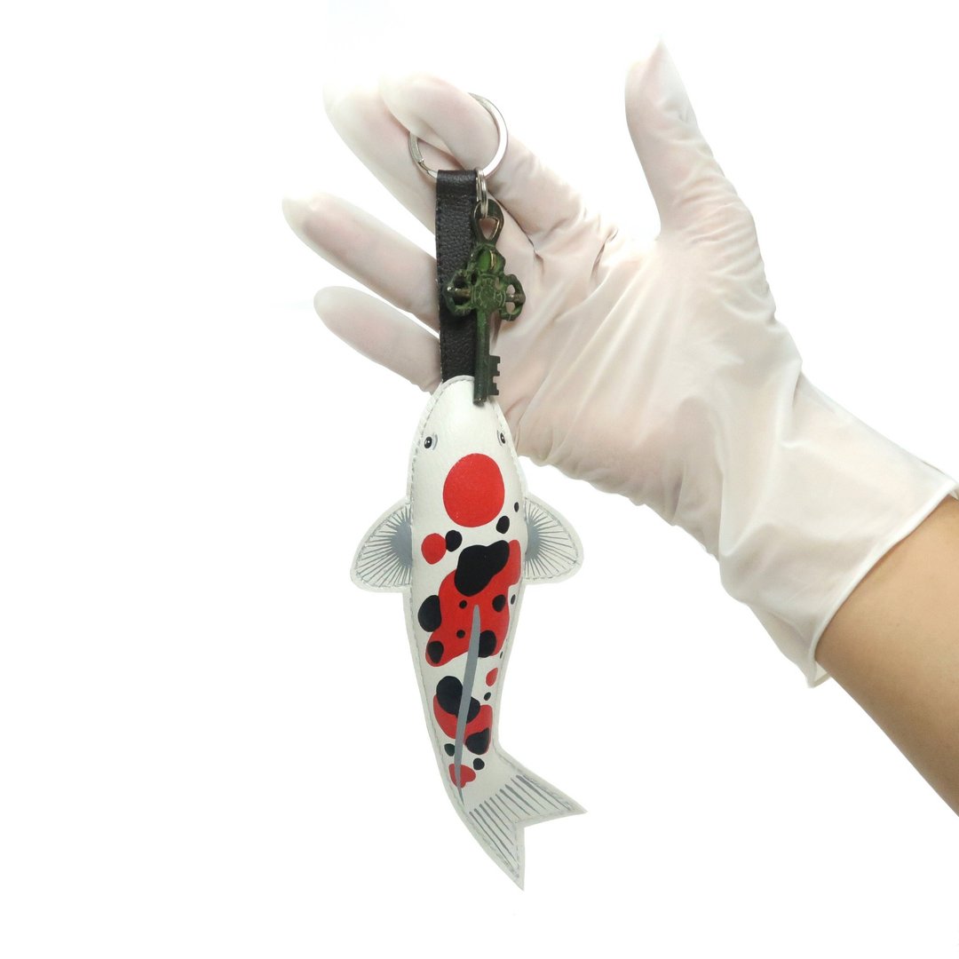 Koi Fish keychain, gift for animal lovers add charm to your bag. - 吊饰 - 人造皮革 白色