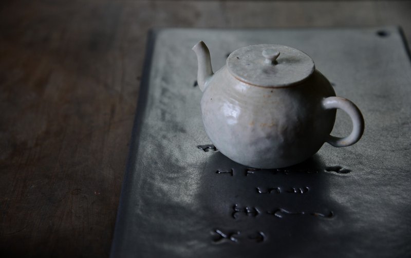 【水口 炻】  手打壼 - 花瓶/陶器 - 陶 白色