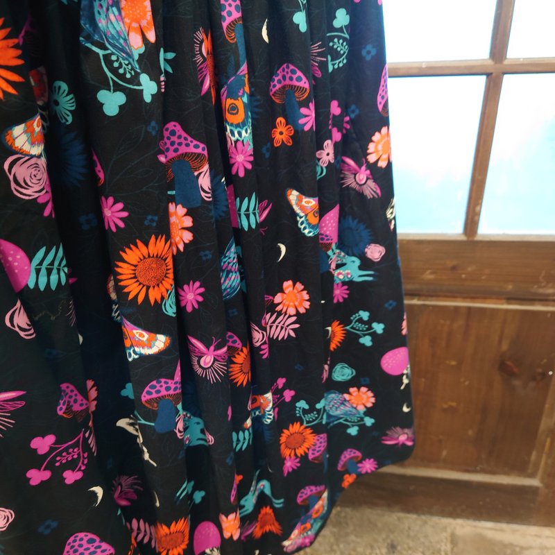 【订制商品】蘑菇与猫头鹰裙 美国棉 台湾制 手工制作 Free size 猫头鹰 - 裙子 - 棉．麻 黑色