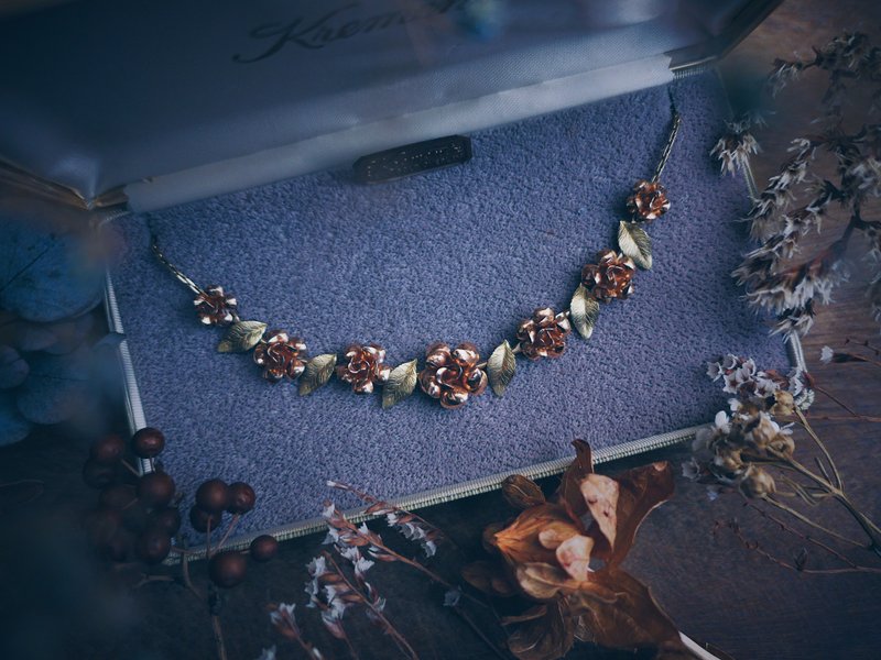 Krementz 双色玫瑰七朵花项链－美国古董首饰 Vintage Jewelry - 项链 - 其他金属 