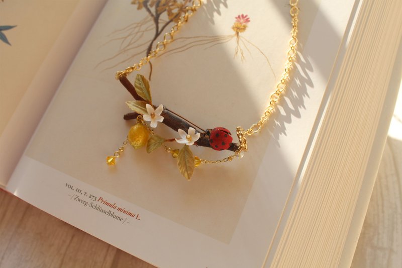 柠檬树枝与小甲虫颈链 - 项链 - 棉．麻 