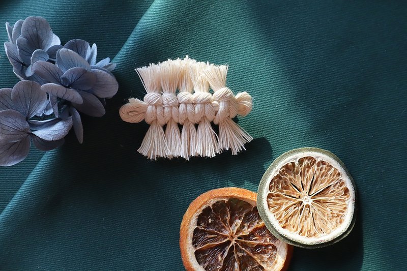 macrame  / 手工编织 / 发夹 / 浏海发夹 / 耳边发夹 - 发饰 - 棉．麻 多色