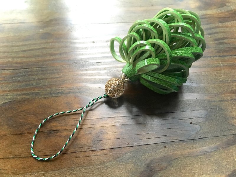 Leather tassel signora leaf green - 钥匙链/钥匙包 - 真皮 绿色