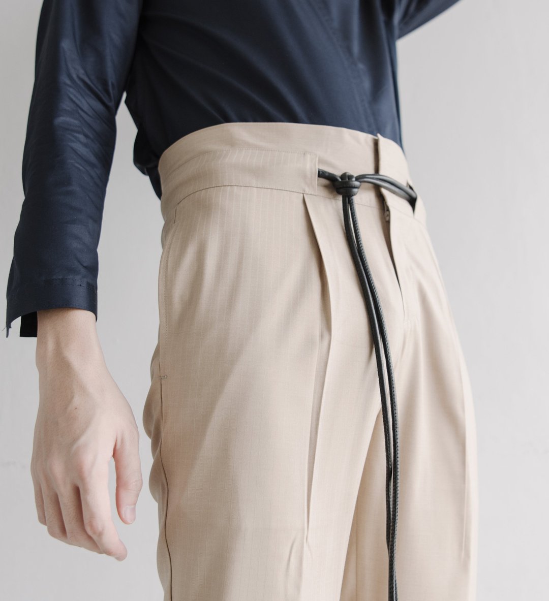Beige - Glossy stripe trouser - 男士长裤 - 棉 卡其色