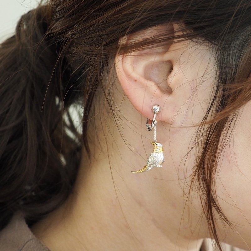 Cockatiel pierced Clip-On one ear - 耳环/耳夹 - 纯银 白色