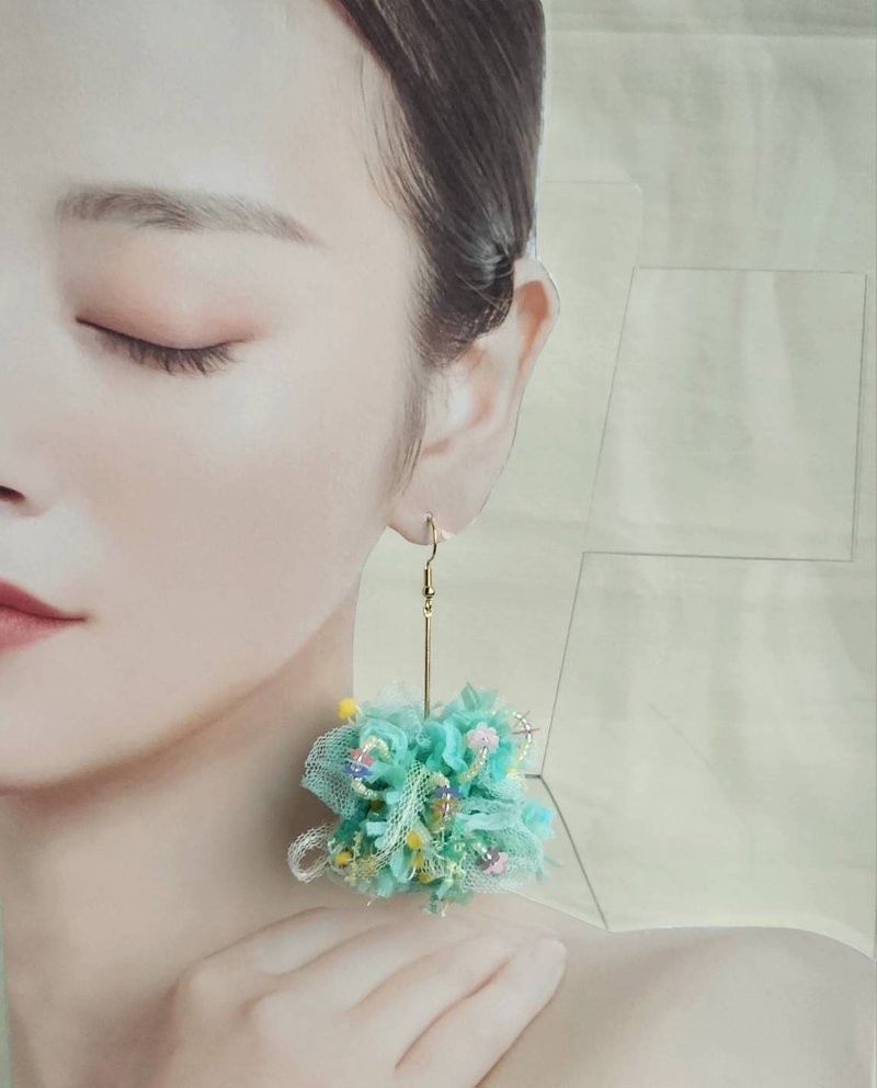 长条垂坠感纱线耳环 Cotton Candy - 耳环/耳夹 - 其他人造纤维 绿色