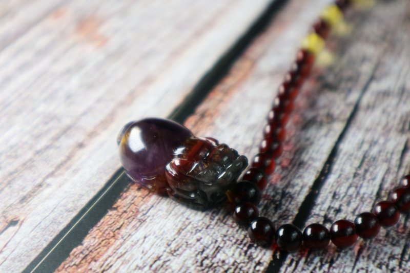 【一物一图】珍藏级极光23大貔貅吊坠 配天然渐变琥珀项链 - 手链/手环 - 水晶 多色