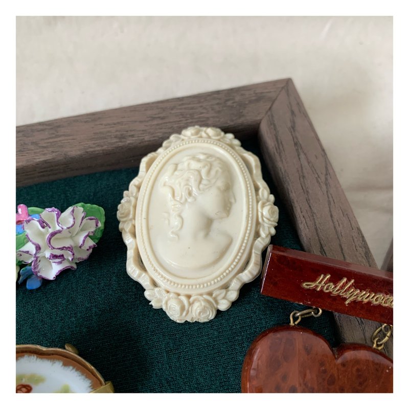Vintage 英国人像襟针别针 祖母珠宝 - 胸针 - 塑料 白色
