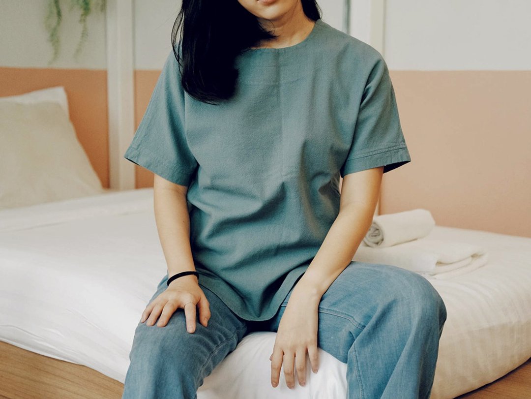 Mokk : A Blue Back-buttons Cotton Top - 女装上衣 - 棉 蓝色