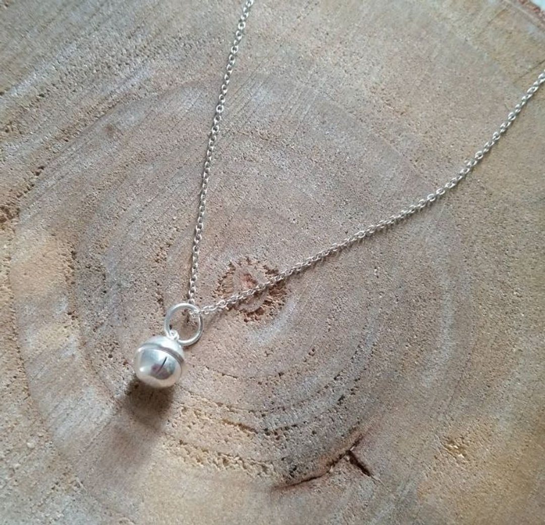 约6/7MM 纯银小铃铛, 简约 纯银锁骨链 (链条为1mm粗) 6MM silver bell 925 silver necklace - 锁骨链 - 其他金属 灰色