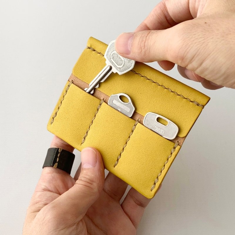 天然栓皮栎染皮革丨3孔丨极简钥匙包【zlat3/ずらっと3】手工缝制 - 钥匙链/钥匙包 - 真皮 黄色