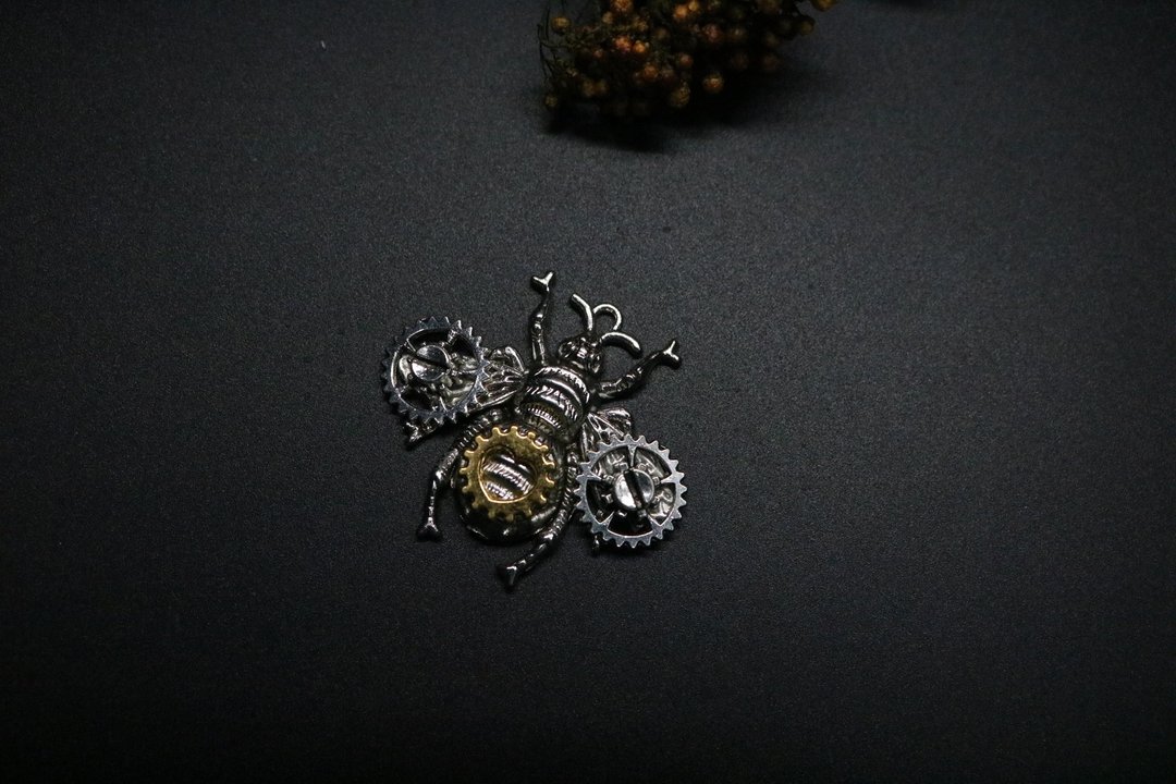 金屬蒸汽朋克蜜蜂金屬質感胸針胸花 - 胸针 - 其他金属 银色