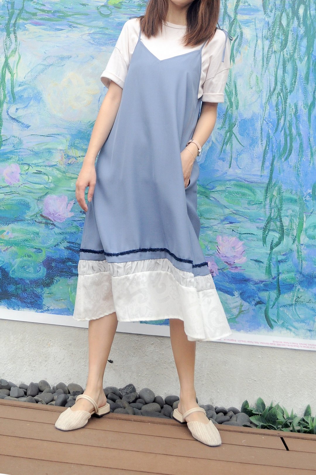 Aimee Dress 雾蓝灰拼白色腰果花吊带裙 - 洋装/连衣裙 - 其他人造纤维 蓝色