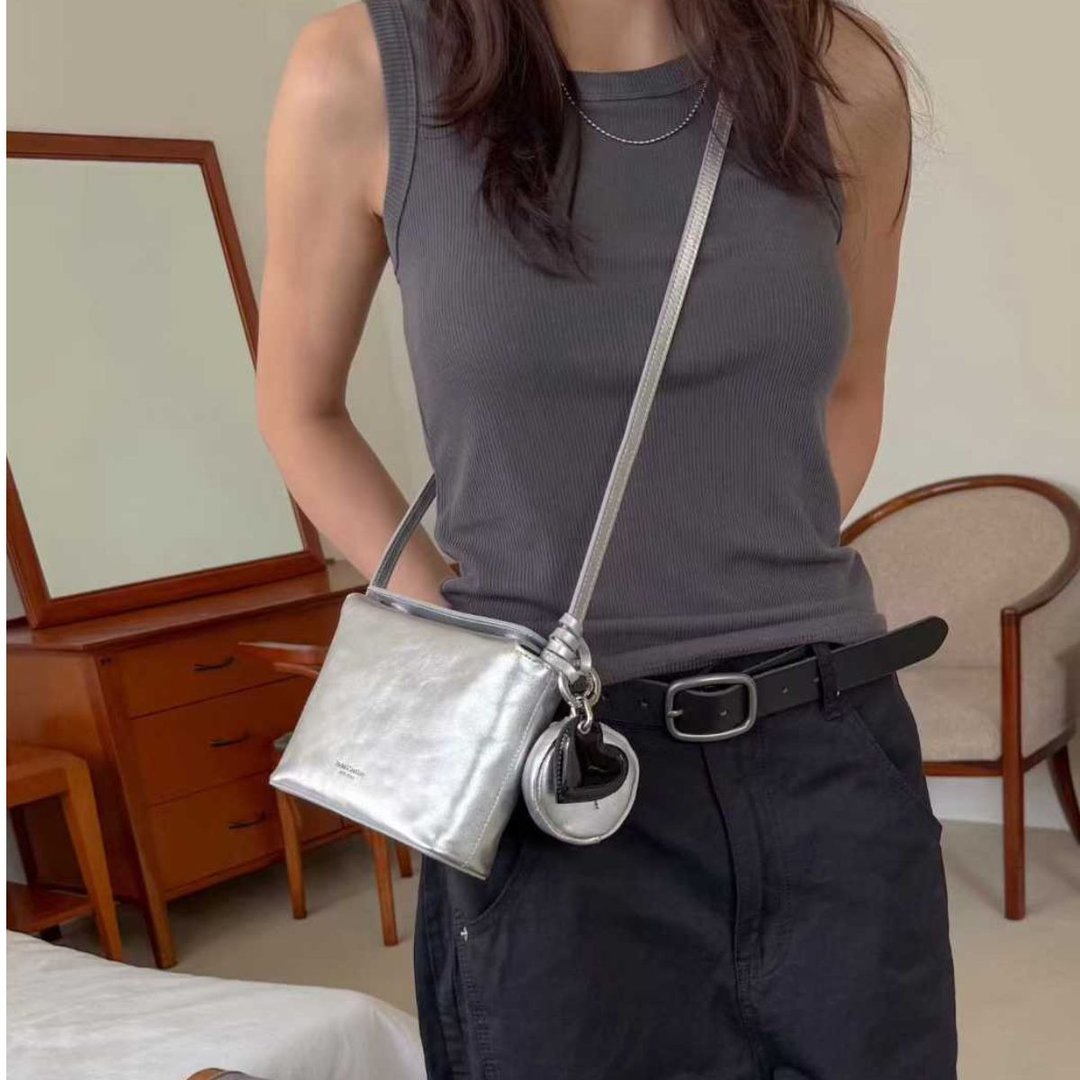 【Bucks&leather】经典真皮硬挺侧背包 - 现货售完不补 - 侧背包/斜挎包 - 真皮 银色