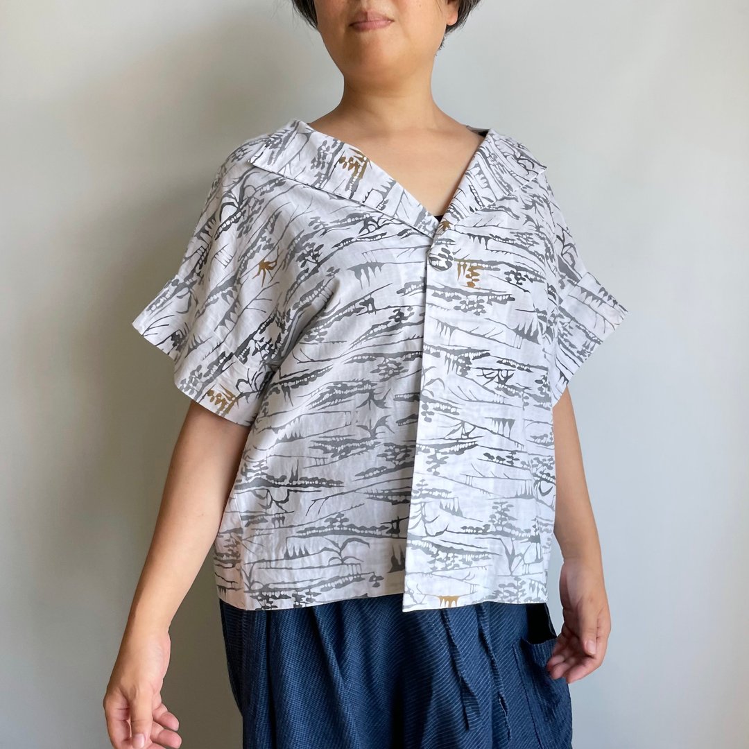 ONLY ONE | Square cloth HAORI shirt -YUKATA fabric, landscape pattern - 女装上衣 - 棉．麻 白色