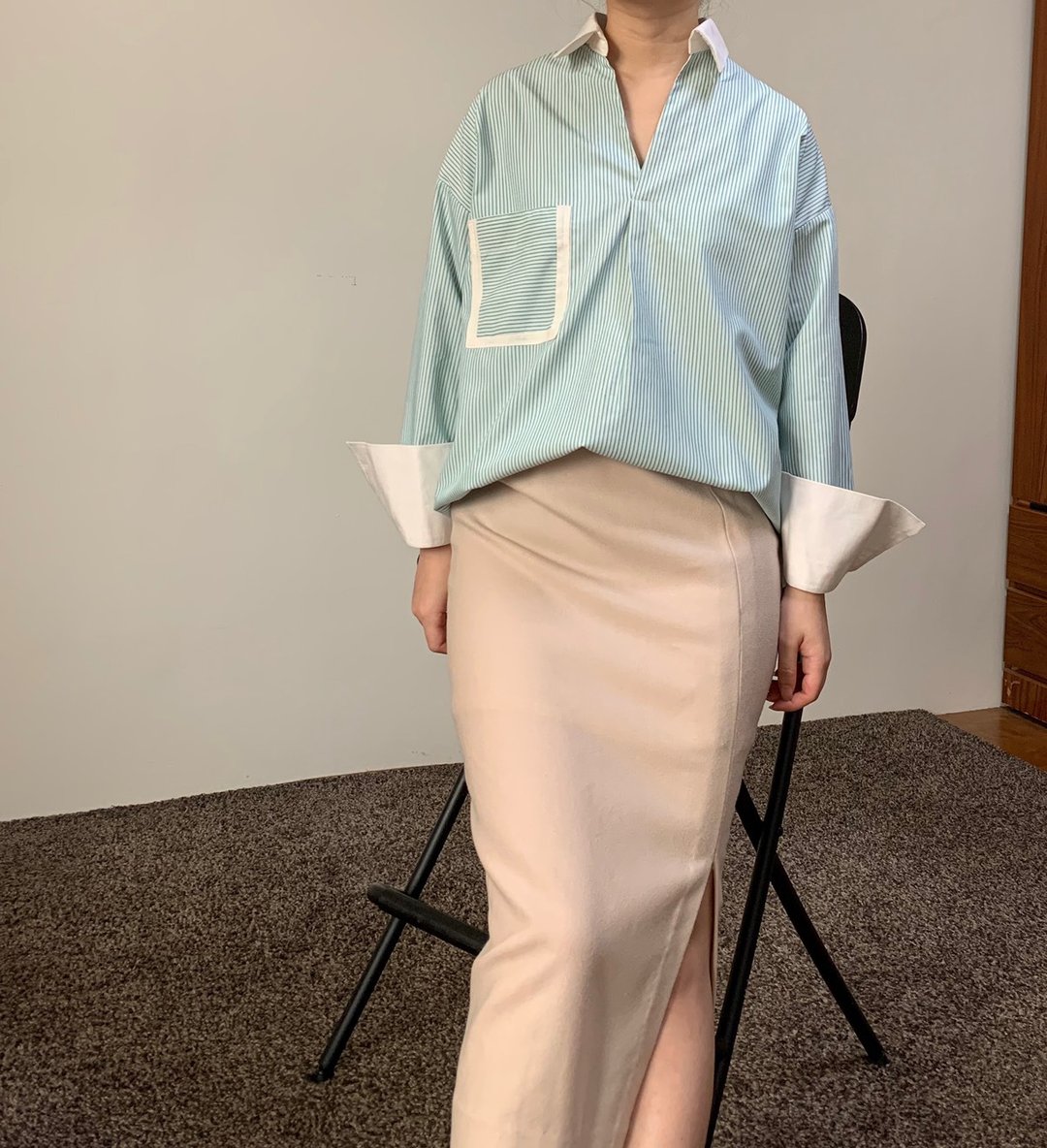 条纹尖形领配色上衣 - 女装上衣 - 其他材质 