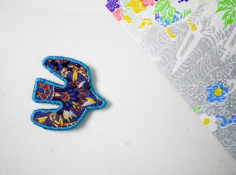 【潮湿的空气】手工刺绣/手作/别针胸针 - 胸针 - 绣线 