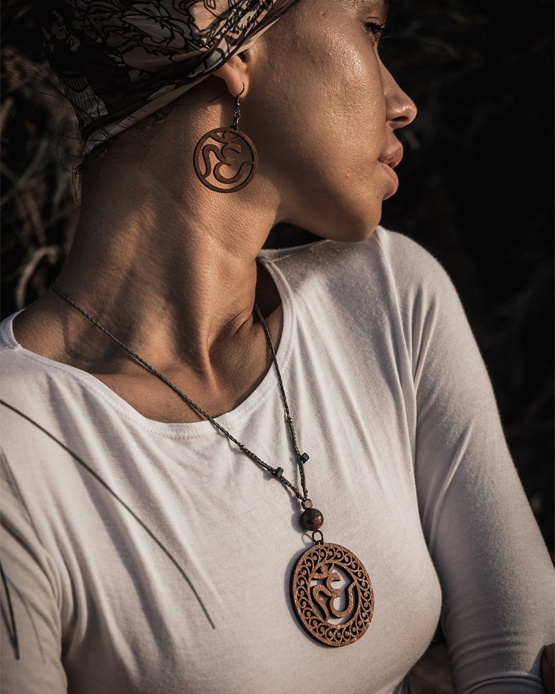 AUM Om Shanti Spiral Necklace - 项链 - 木头 咖啡色