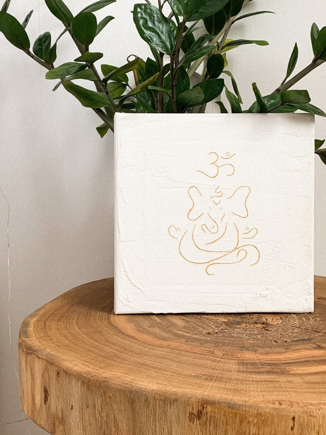 Ganesha Textured white sculptural painting Hindu ethnic Ganapati home decor - 墙贴/壁贴 - 水泥 白色