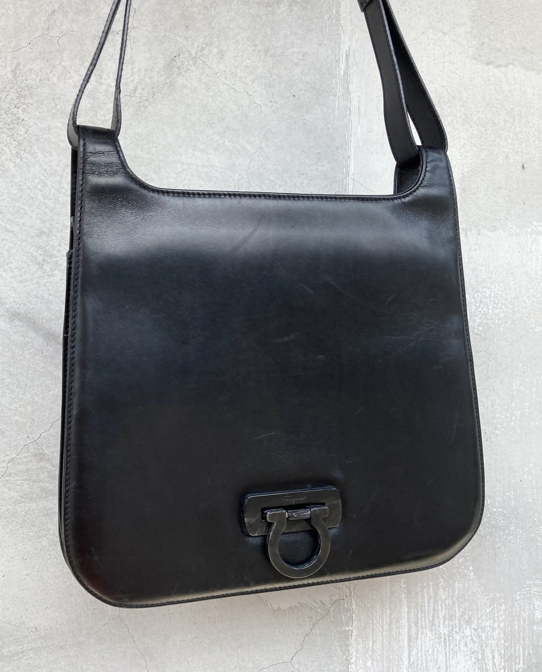 售出Salvatore Ferragamo 黑 经典 大理石纹 马蹄扣 古董包 - 侧背包/斜挎包 - 真皮 黑色