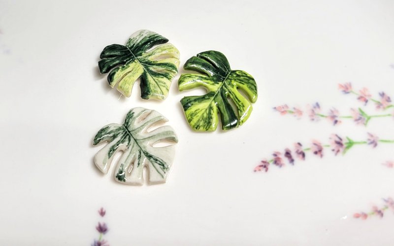 画植手作耳环 龟背芋耳针/耳勾 - 耳环/耳夹 - 瓷 