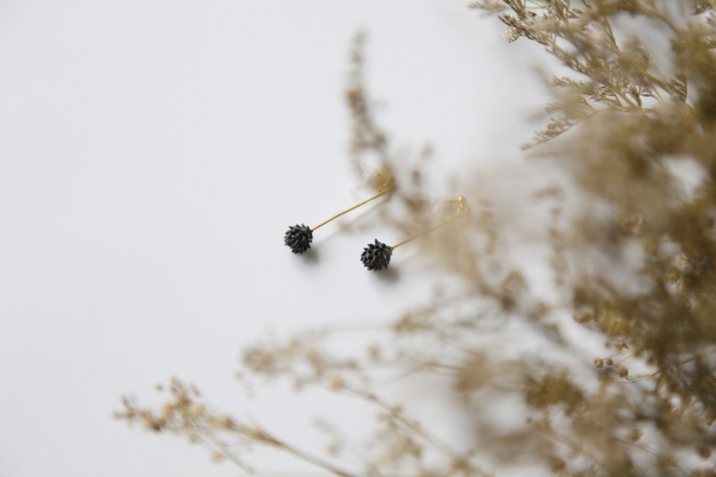 NEW / 直率黑色小松果球垂坠 耳针/夹式耳环 - 耳环/耳夹 - 粘土 黑色