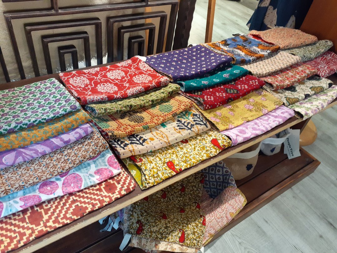 地球树公平贸易fair trade -- 手缝纱丽布 - 餐桌/书桌 - 棉 