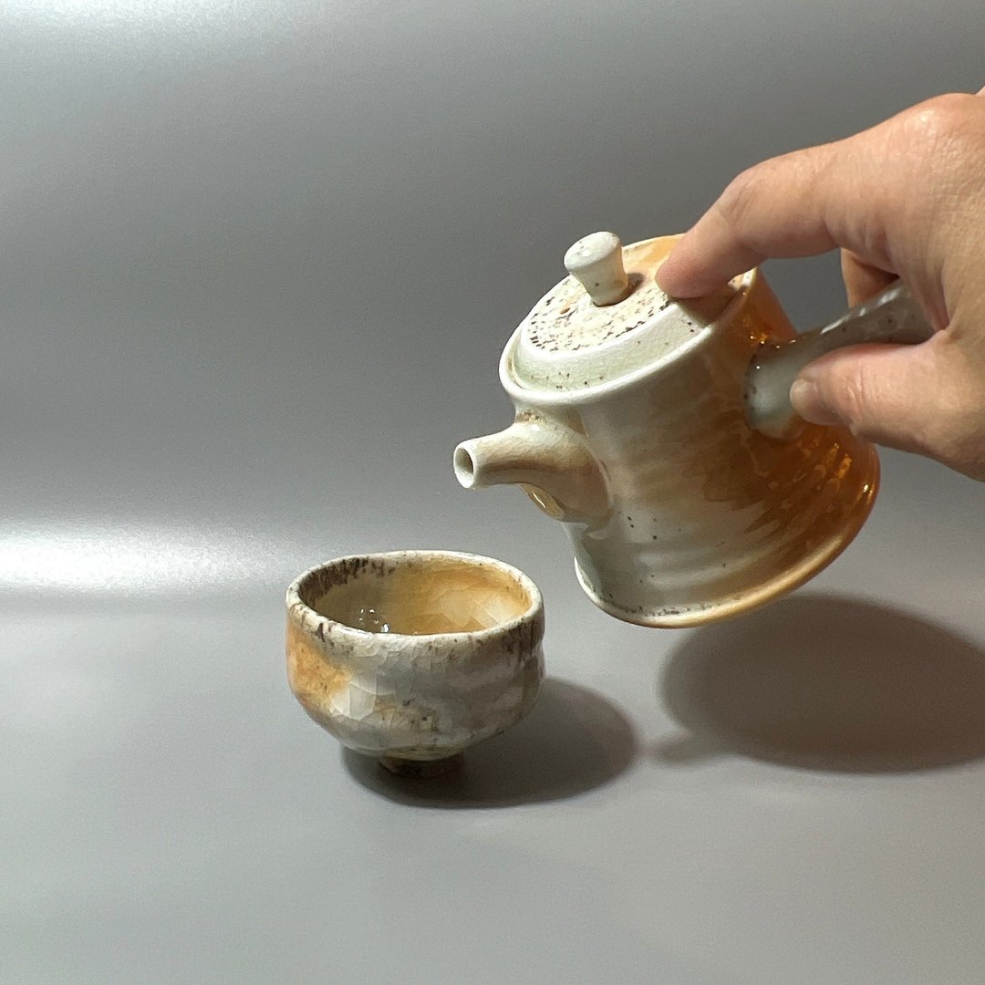 福品释出 / 柴烧落灰瓷土内盖侧把茶壶  / 小平凡手作 - 茶具/茶杯 - 陶 