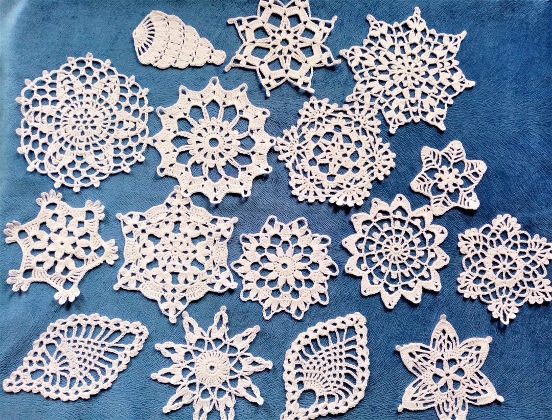 crochet snowflakes set of 16 pieces - 墙贴/壁贴 - 棉．麻 白色
