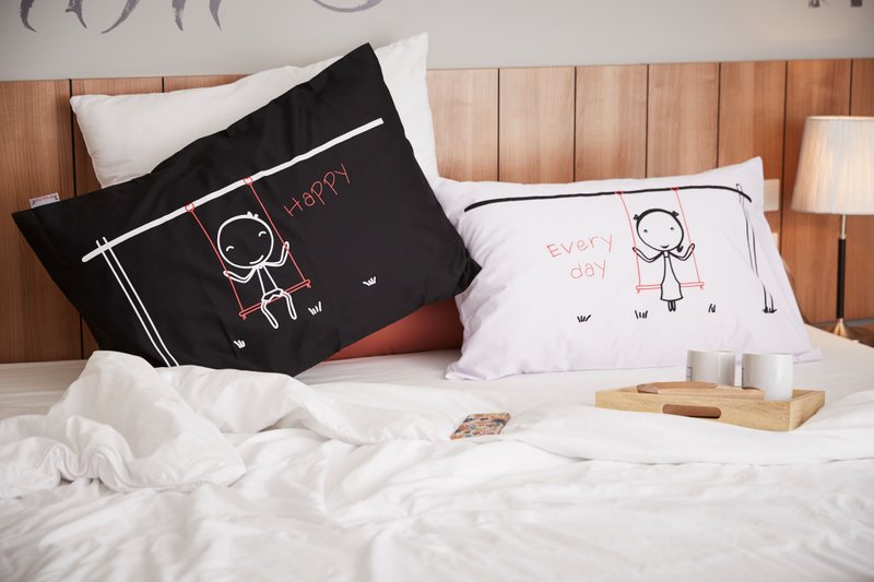 "Swing Swing Happy Everyday" Couple Pillow Case: 014 - 枕头/抱枕 - 棉．麻 黑色