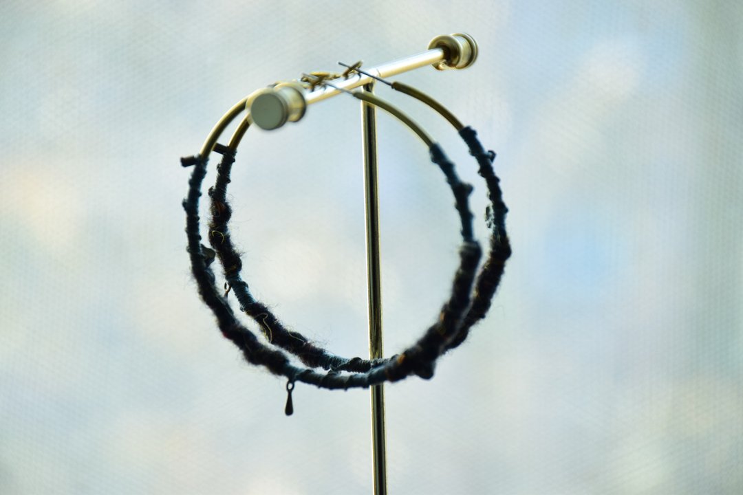 Galaxy••Wildness Earrings (6cm) - 耳环/耳夹 - 铜/黄铜 黑色
