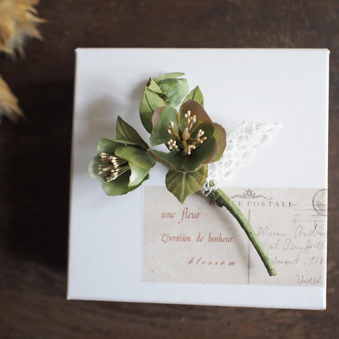 Corsage.christmas rose.Foetidas.Natural. - 胸花/手腕花 - 棉 绿色