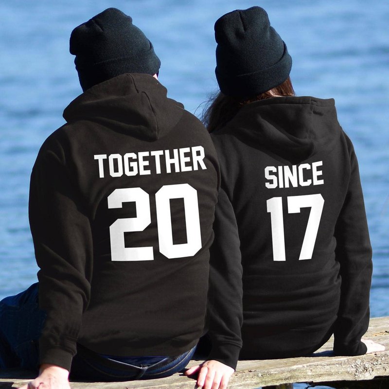 Together Since 定制化 拉链连帽外套 黑 下订告知年份礼物情人 - 中性连帽卫衣/T 恤 - 其他材质 黑色