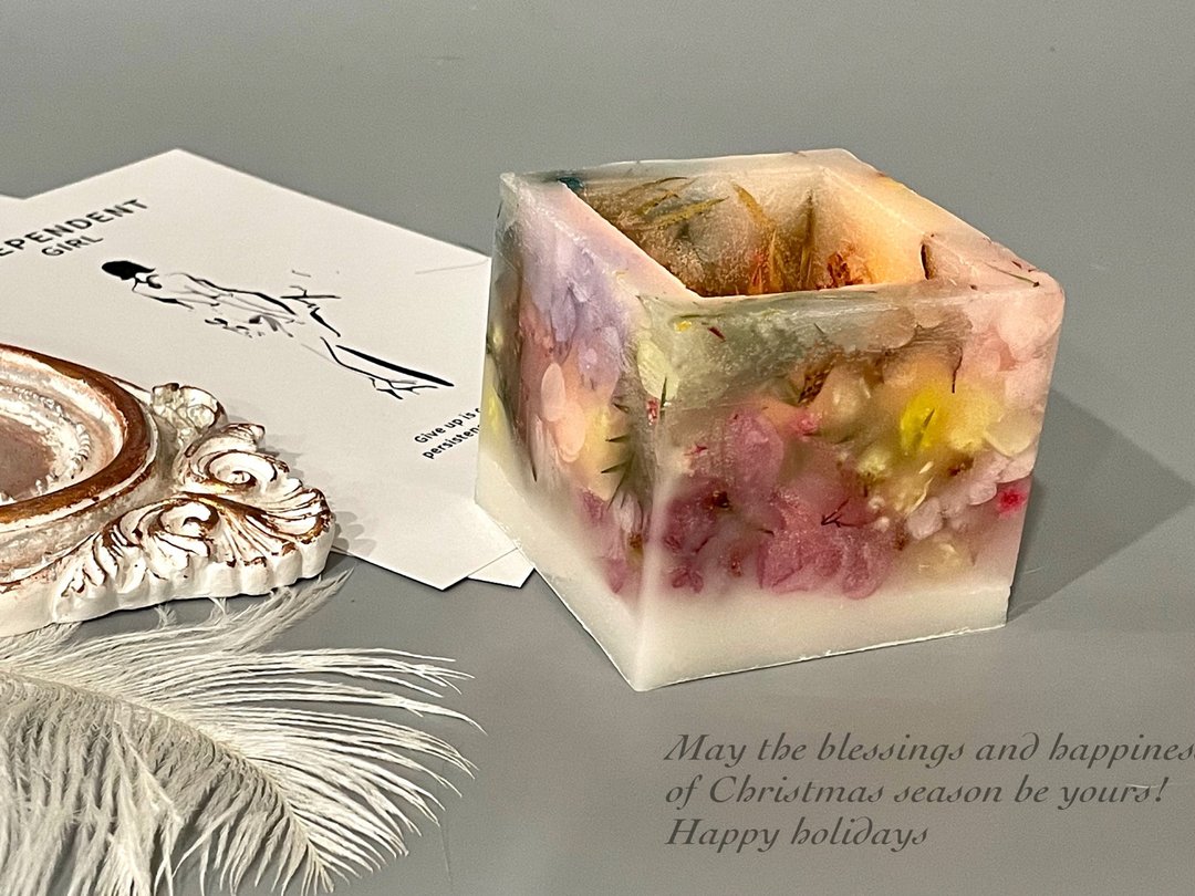 奥芃丝美学工坊 香氛干燥花 永生花蜡烛 烛杯 - 香薰/精油/线香 - 蜡 粉红色