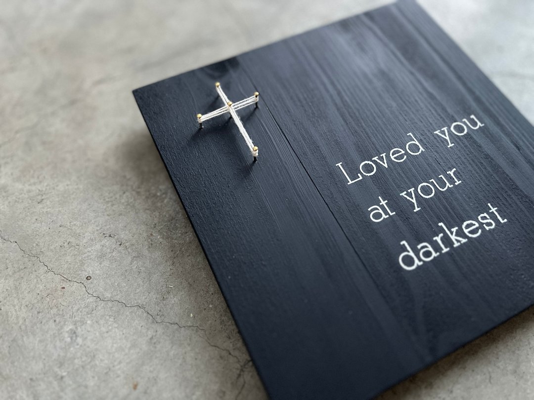 福音商品 LOVED YOU AT YOUR DARKEST木制手作 墙面挂饰 居家摆设 - 摆饰 - 木头 黑色