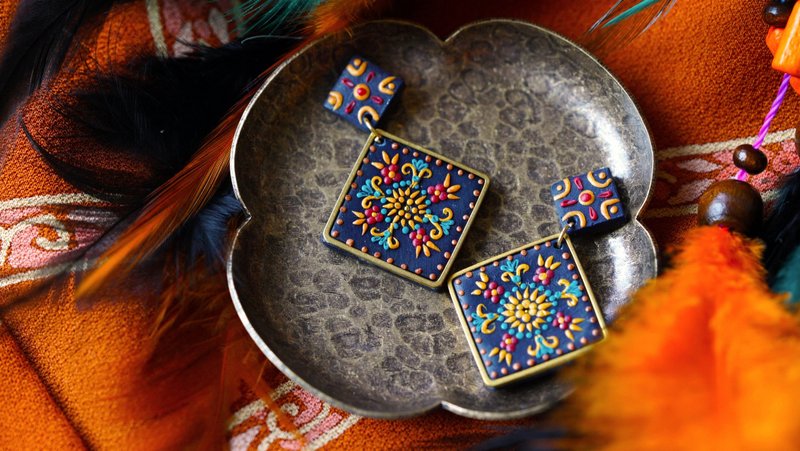 NaznaDesign-低温陶瓷手工耳饰-马约利卡花砖垂吊款(可改夹) - 耳环/耳夹 - 陶 蓝色