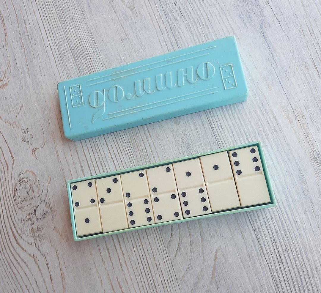 Domino carbolite white tiles blue box vintage Soviet dominoes game set - 桌游/玩具 - 塑料 