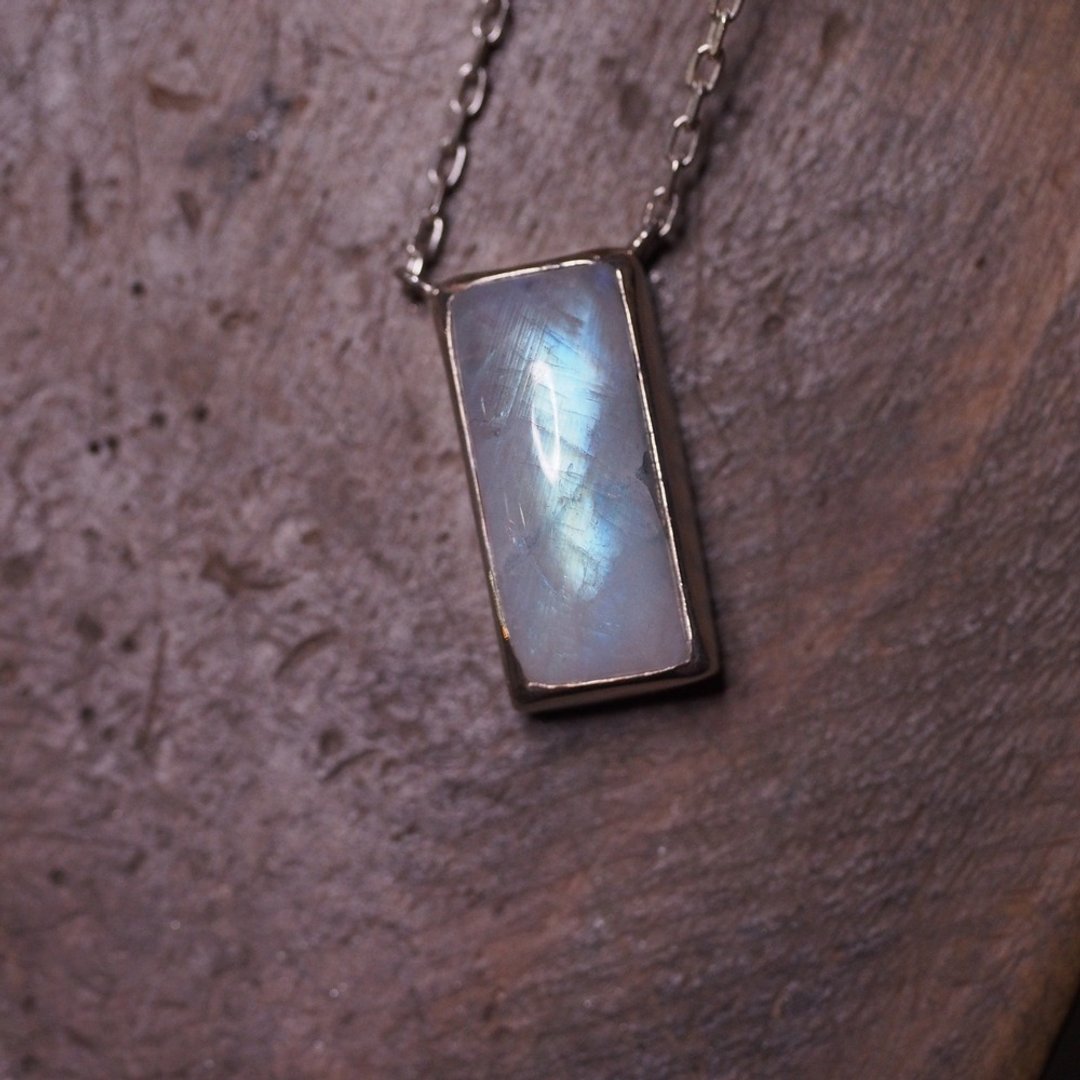 长型蛋面 月光石 手工银饰  Baguette Moonstone Necklace - 项链 - 半宝石 蓝色