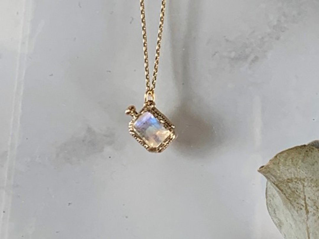 Perfume bottle motif necklace / Rainbow moonstone - 项链 - 宝石 白色