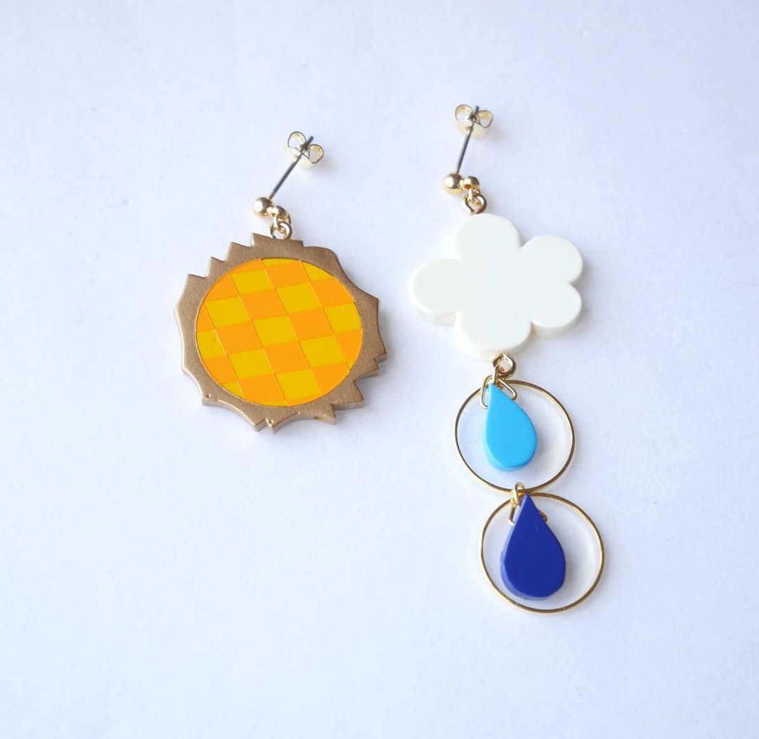 Sun shower Pierce/Earrings - 耳环/耳夹 - 塑料 多色