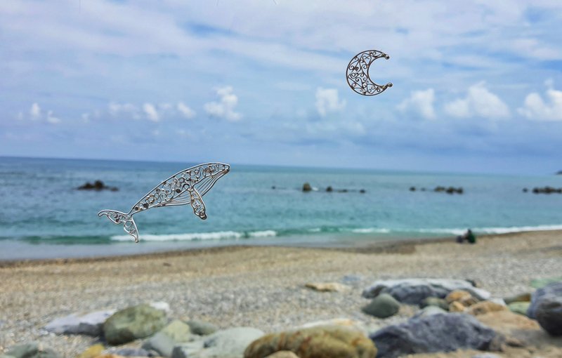 月夜鲸影(月)  坠饰/纯银手工坠饰 - 项链 - 纯银 银色