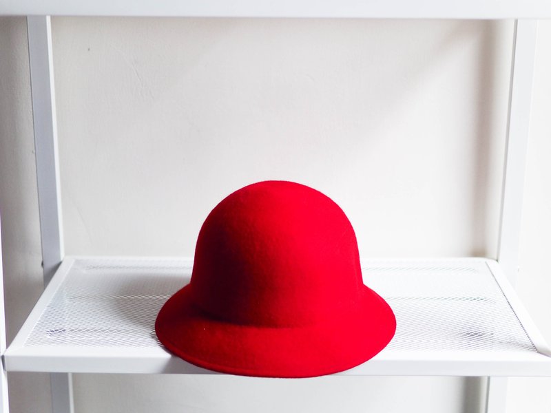 河水山 - 法式古董经典优雅/烈焰火红/ 古董素面压缩羊质毛呢圆顶帽 picture hat / cloche hat 复古淑女帽 - 帽子 - 羊毛 红色