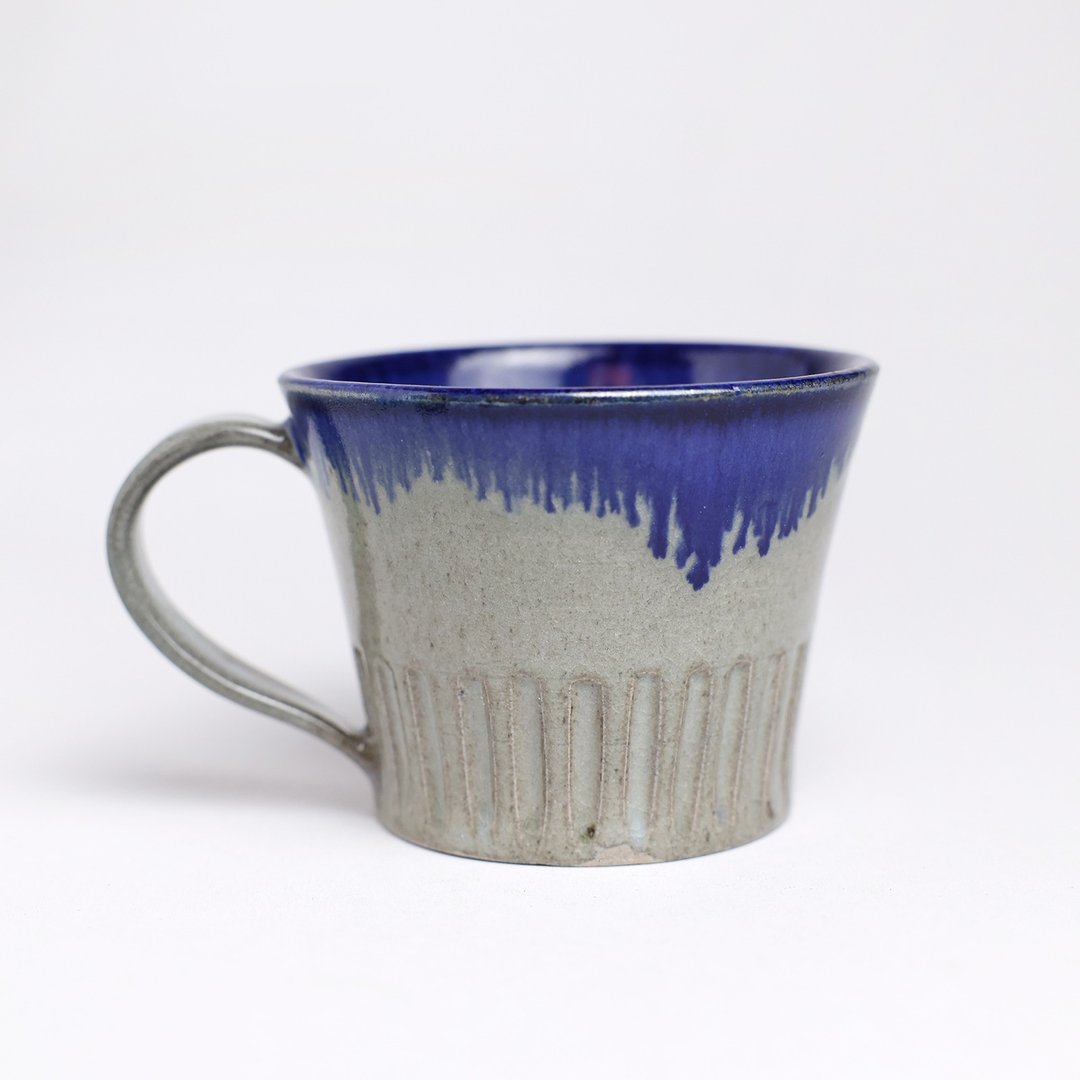 明芽窑 l 柴烧灰蓝流釉刻纹把杯 灰 蓝 咖啡杯 陶杯 杯子 搜藏 H8 - 咖啡杯/马克杯 - 陶 蓝色