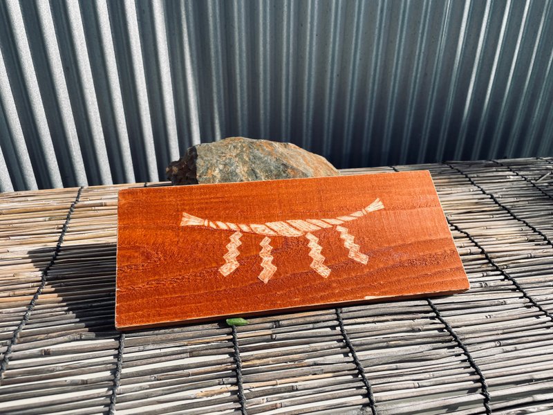 [柿子单宁 x 手工雕刻] 日本现代木雕艺术板 天然木材 独一无二 达摩 注连绳 - 墙贴/壁贴 - 木头 咖啡色